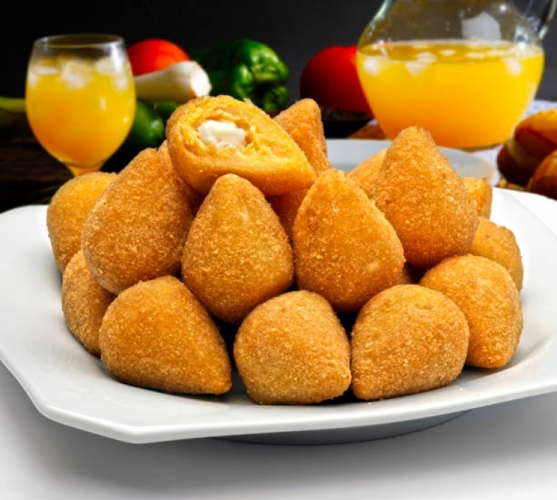 13) Prato de Mini Coxinhas